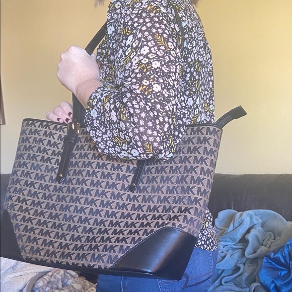 Large Michael Kors Tote - Picture 2 of 3
